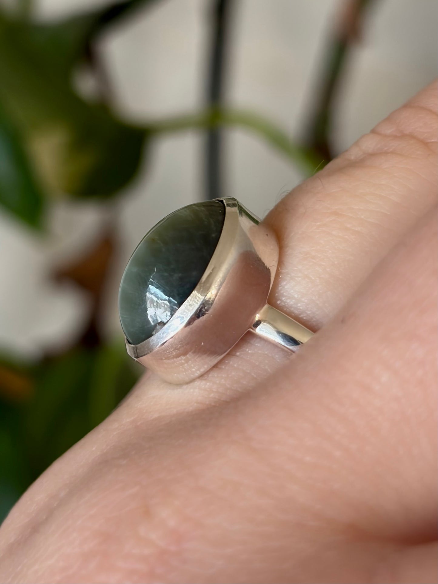 Green Cats Eye Ring - Size 7