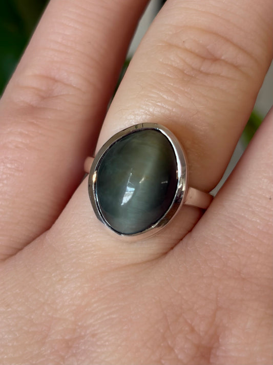 Green Cats Eye Ring - Size 7